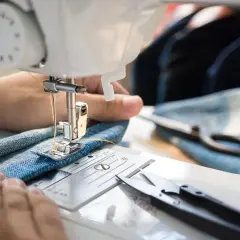 Jak wszyć gumkę do spodni? Dopasuj je jak krawiec, krok po kroku.