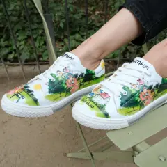 Jakie buty na dużą stopę? Triki stylistki, by wyglądała zgrabnie