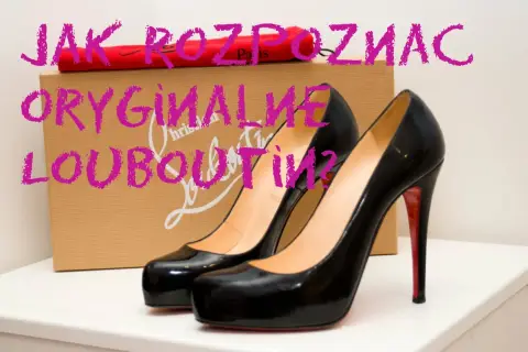 Jak rozpoznać oryginalne Louboutiny? Czarne szpilki na tle pudełka z czerwonym woreczkiem.
