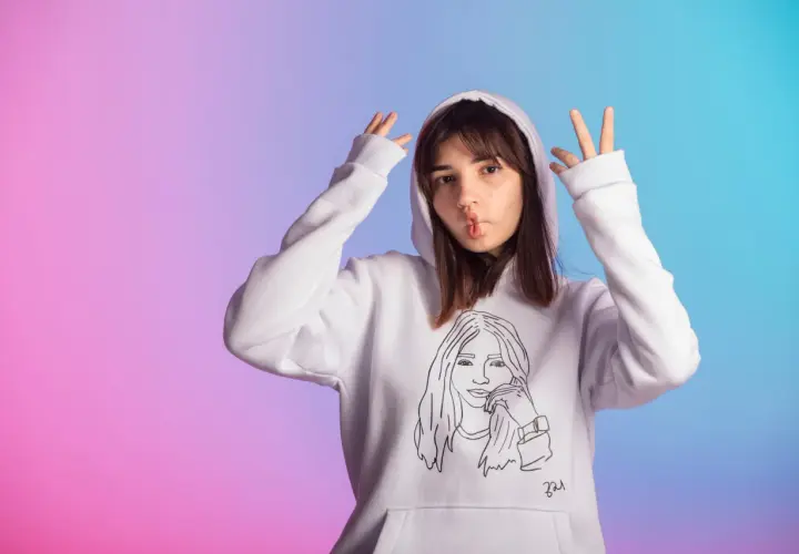 Jak usunąć nadruk z bluzy? Bezpieczne metody krok po kroku