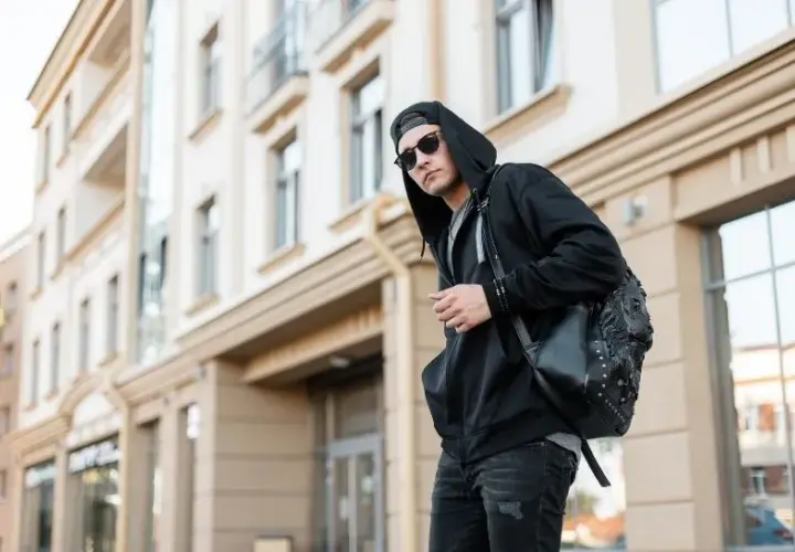 Bluza z kapturem: Jak nosić ją modnie na każdą okazję?
