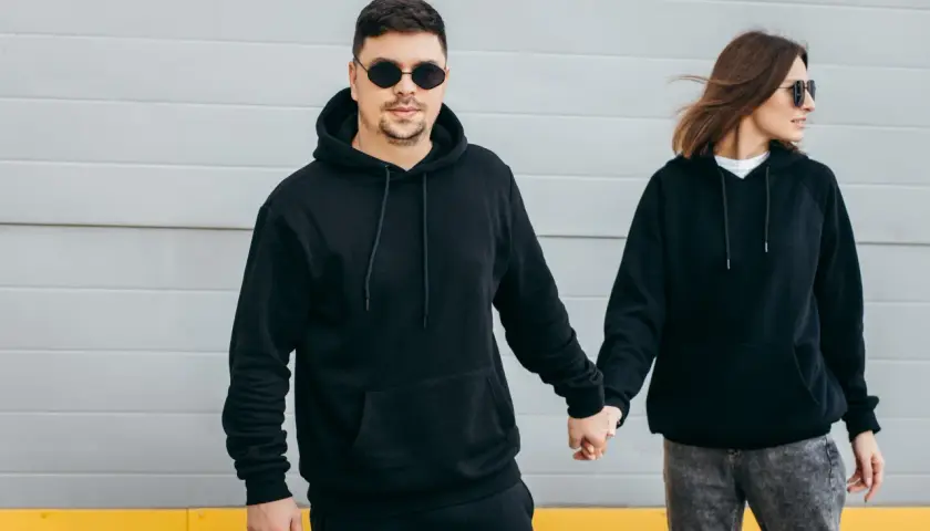 Dlaczego dziewczyny kochają męskie bluzy? Sekrety komfortu i stylu.