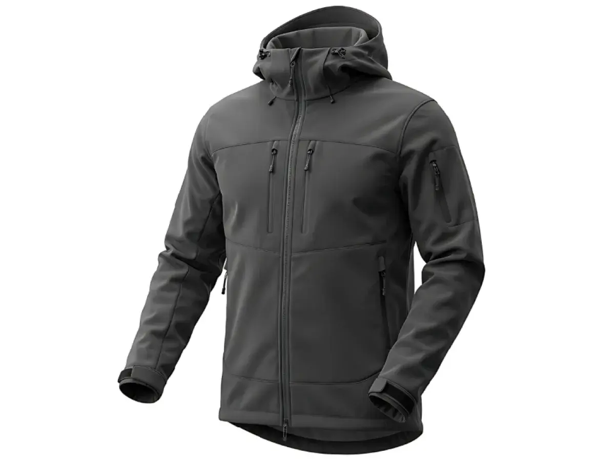 Szara kurtka softshell z kapturem i wieloma kieszeniami. Dowiedz się, jak prać softshell, aby zachować jego właściwości.