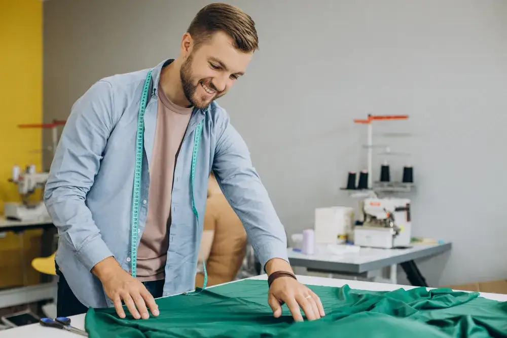 Zdjęcie Idealne dopasowanie bluzy: Jak mierzyć, by uniknąć zwrotów?